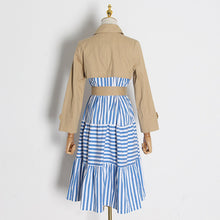 画像をギャラリービューアに読み込む, ブルーストライプ切り替えトレンチコート