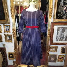 画像をギャラリービューアに読み込む, ベルト付き ネイビーストライプ七分袖ワンピース