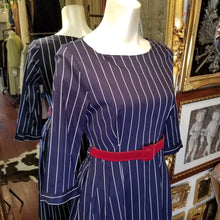 画像をギャラリービューアに読み込む, ベルト付き ネイビーストライプ七分袖ワンピース