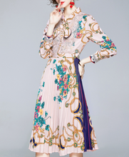 画像をギャラリービューアに読み込む, 【小清水亜美様 ご着用】クロスタイチェーン花柄プリーツワンピース