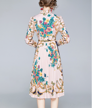 画像をギャラリービューアに読み込む, 【小清水亜美様 ご着用】クロスタイチェーン花柄プリーツワンピース