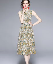 画像をギャラリービューアに読み込む, 【日笠陽子様 ご着用】ノースリーブ花柄Aラインワンピース
