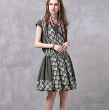 画像をギャラリービューアに読み込む, ダークグリーン切り替えオーナメント柄ワンピース
