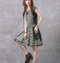 画像をギャラリービューアに読み込む, ダークグリーン切り替えオーナメント柄ワンピース