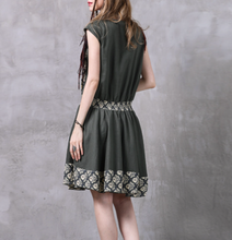 画像をギャラリービューアに読み込む, ダークグリーン切り替えオーナメント柄ワンピース