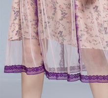 画像をギャラリービューアに読み込む, 【中川翔子様、神宿 羽島みき様 ご着用】ピンクパープル 小花柄 ネックリボン レースワンピース