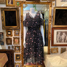 画像をギャラリービューアに読み込む, チャーム付き 星柄 オープンショルダーワンピース