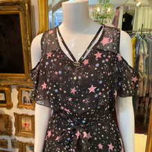 画像をギャラリービューアに読み込む, チャーム付き 星柄 オープンショルダーワンピース