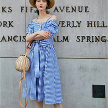 画像をギャラリービューアに読み込む, ブルーストライプ オフショルダー ワンピース
