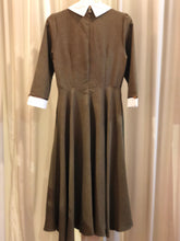 画像をギャラリービューアに読み込む, 【長谷川玲奈 様、小坂井祐莉絵 様 ご着用】オリーブカラー七分袖ワンピース