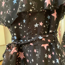 画像をギャラリービューアに読み込む, チャーム付き 星柄 オープンショルダーワンピース